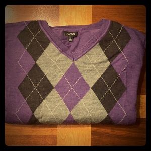 XL Purple Argyle Apt9 v-neck sweater